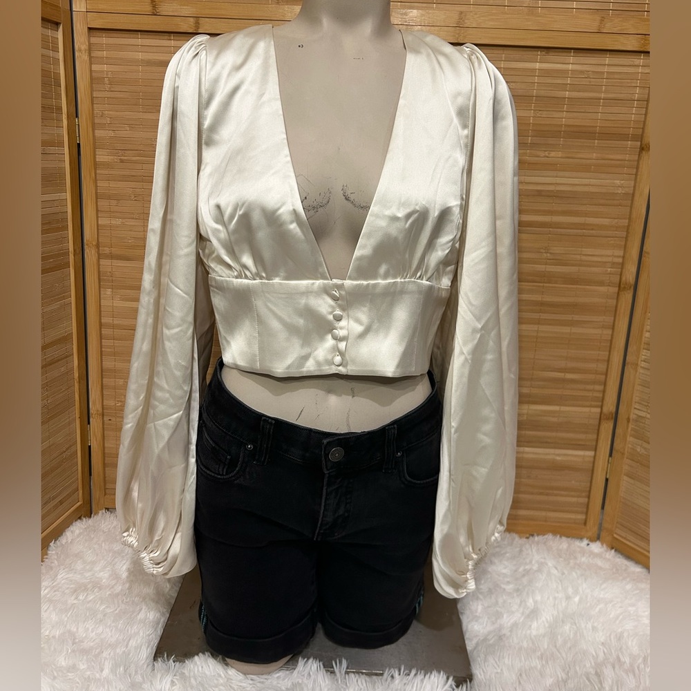 Meshki cream satin cropped blouse puff sleeves button up v-neck top shirt large - Picture 9 of 9